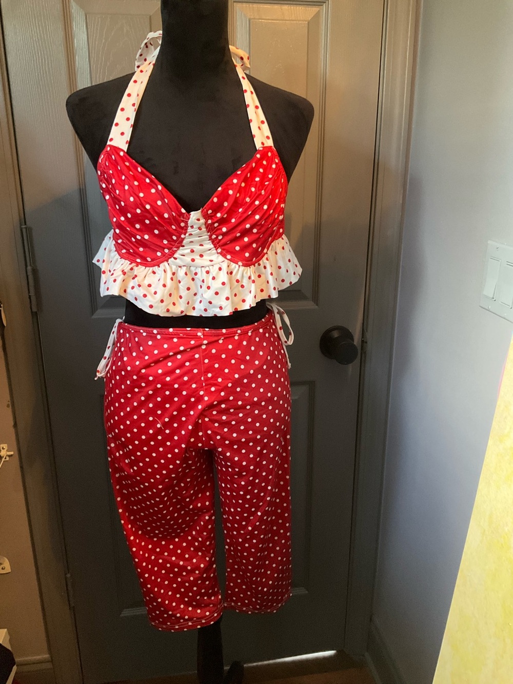 Outcast Frieda XL Red Polka Dot Crop Top, shaw, and capris 3 piece Set - Picture 4 of 7